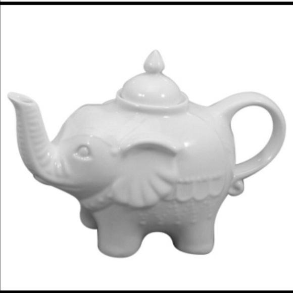 Cordon Bleu Other - Elephant tea pot white ceramic
